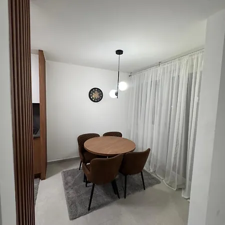 Sara 2 Apartment *